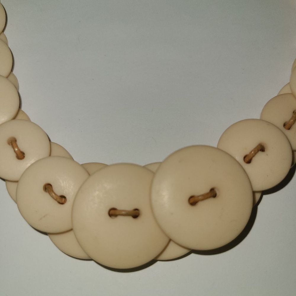 Retro Funky Button Necklace - Picture 6 of 7